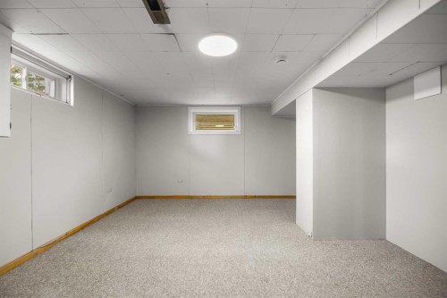 2636 34 Avenue Nw, Calgary, AB - Indoor Photo Showing Other Room