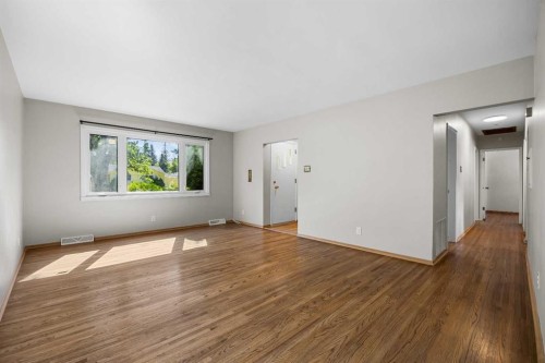 2636 34 Avenue Nw, Calgary, AB - Indoor Photo Showing Other Room