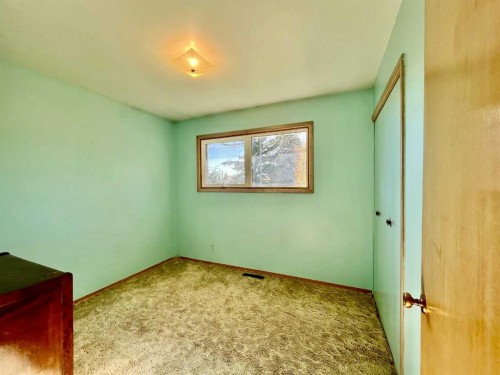 223 Allison Street, Acme, AB - Indoor Photo Showing Other Room