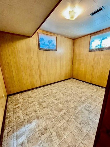 223 Allison Street, Acme, AB - Indoor Photo Showing Other Room
