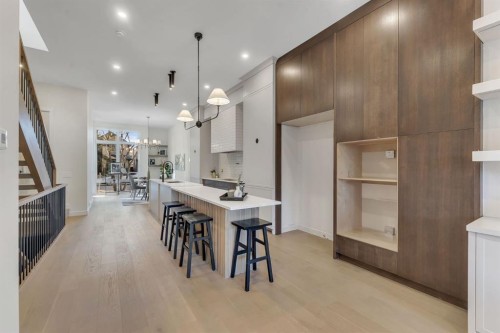 5020 21A Street Sw, Calgary, AB - Indoor Photo Showing Other Room