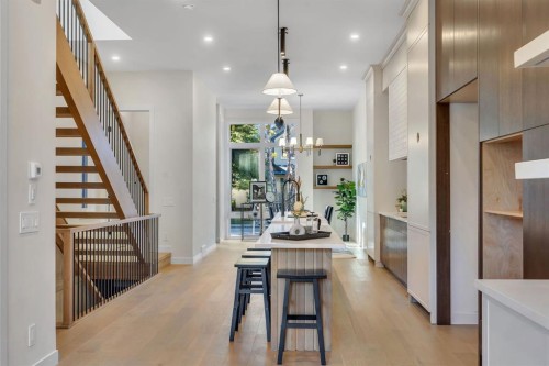 5020 21A Street Sw, Calgary, AB - Indoor Photo Showing Other Room