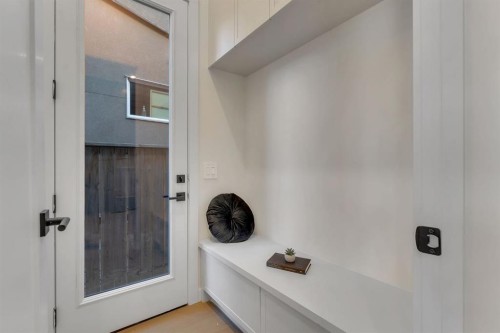 5020 21A Street Sw, Calgary, AB - Indoor Photo Showing Other Room