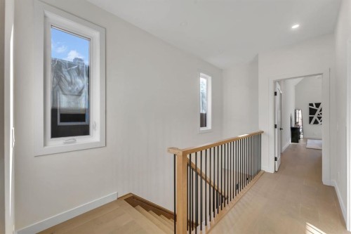 5020 21A Street Sw, Calgary, AB - Indoor Photo Showing Other Room