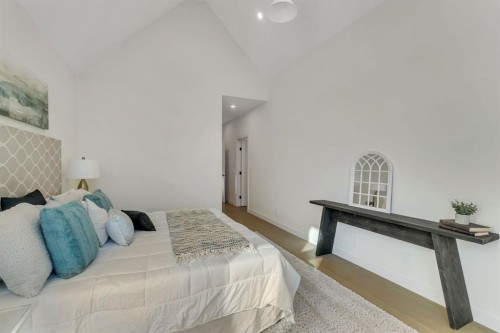 5020 21A Street Sw, Calgary, AB - Indoor Photo Showing Bedroom