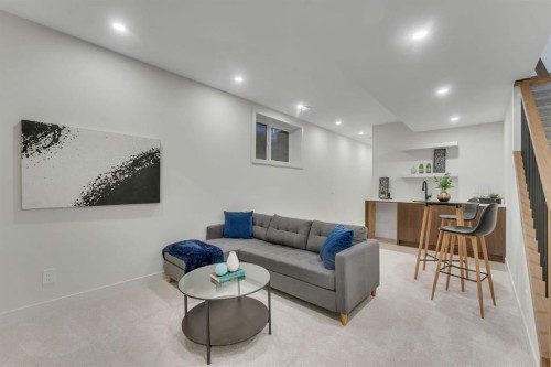 5020 21A Street Sw, Calgary, AB - Indoor