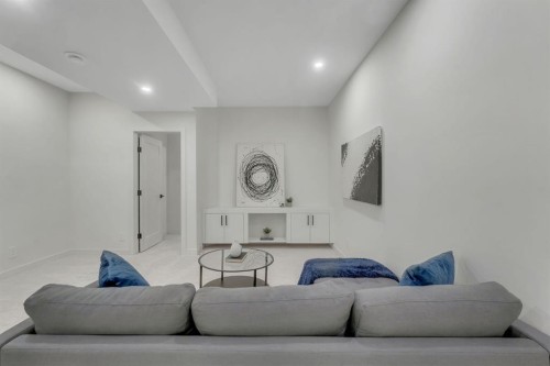 5020 21A Street Sw, Calgary, AB - Indoor