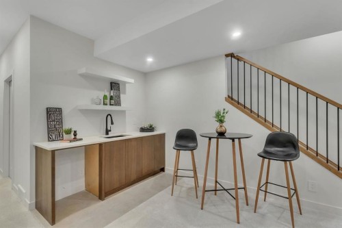 5020 21A Street Sw, Calgary, AB - Indoor Photo Showing Other Room