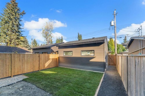 5020 21A Street Sw, Calgary, AB - Outdoor