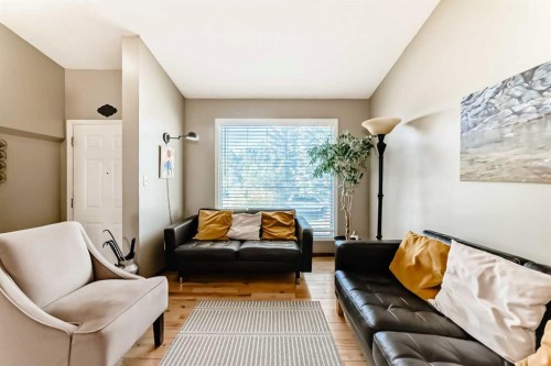 20 Rivergreen Crescent Se, Calgary, AB - Indoor Photo Showing Living Room