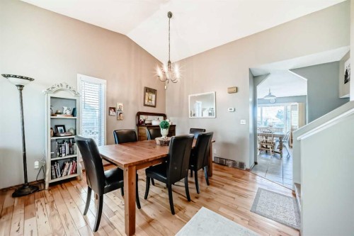 20 Rivergreen Crescent Se, Calgary, AB - Indoor Photo Showing Dining Room