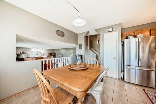 20 Rivergreen Crescent Se, Calgary, AB - Indoor Photo Showing Dining Room