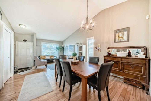 20 Rivergreen Crescent Se, Calgary, AB - Indoor Photo Showing Dining Room
