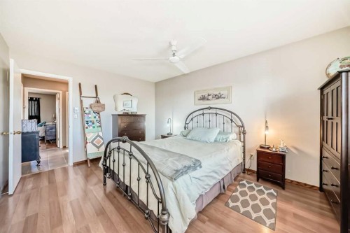 20 Rivergreen Crescent Se, Calgary, AB - Indoor Photo Showing Bedroom