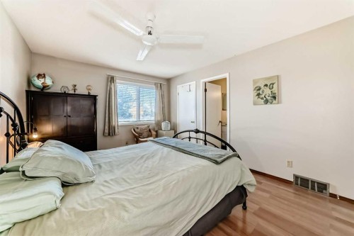 20 Rivergreen Crescent Se, Calgary, AB - Indoor Photo Showing Bedroom
