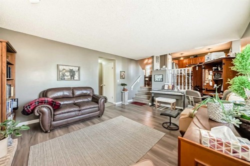 20 Rivergreen Crescent Se, Calgary, AB - Indoor Photo Showing Other Room