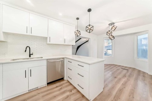 9803 Fairmount Drive Se, Calgary, AB - Indoor Photo Showing Kitchen With Upgraded Kitchen