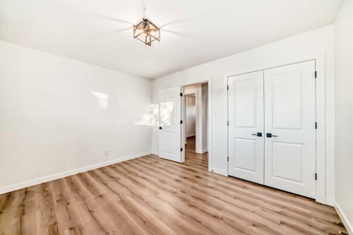 9803 Fairmount Drive Se, Calgary, AB - Indoor Photo Showing Other Room