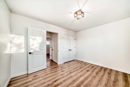 9803 Fairmount Drive Se, Calgary, AB - Indoor Photo Showing Other Room