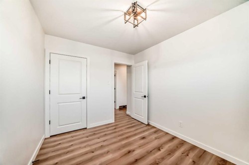9803 Fairmount Drive Se, Calgary, AB - Indoor Photo Showing Other Room