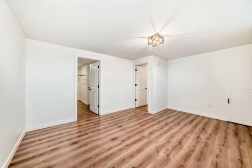 9803 Fairmount Drive Se, Calgary, AB - Indoor Photo Showing Other Room
