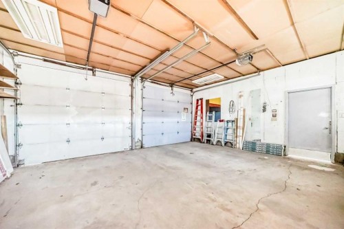 9803 Fairmount Drive Se, Calgary, AB - Indoor Photo Showing Garage