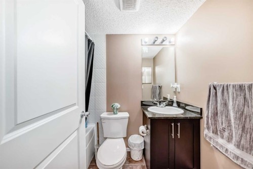 2324-81 Legacy Boulevard Se, Calgary, AB - Indoor Photo Showing Bathroom