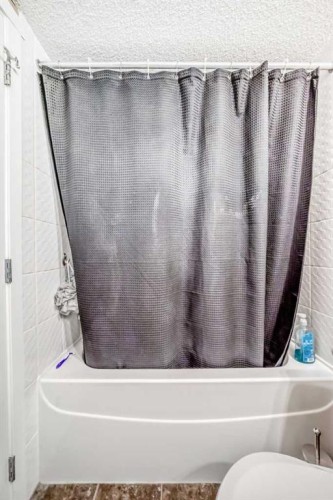 2324-81 Legacy Boulevard Se, Calgary, AB - Indoor Photo Showing Bathroom