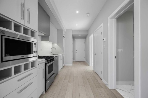 601-8230 Broadcast Avenue Sw, Calgary, AB - Indoor Photo Showing Kitchen With Upgraded Kitchen