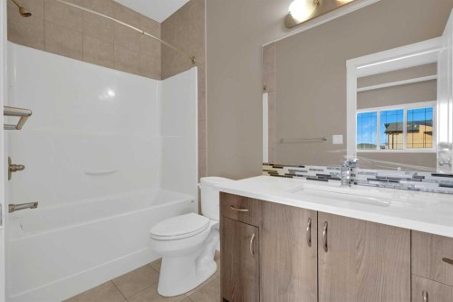87 Baysprings Way Sw, Airdrie, AB - Indoor Photo Showing Bathroom