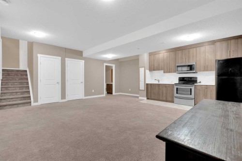 87 Baysprings Way Sw, Airdrie, AB - Indoor Photo Showing Kitchen