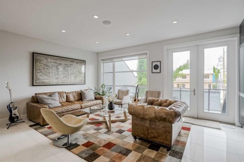 1928 27 Avenue Sw, Calgary, AB - Indoor Photo Showing Living Room