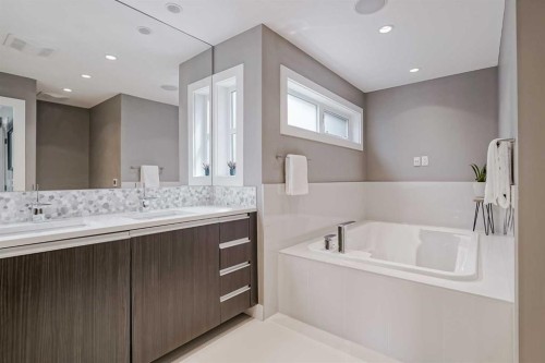 1928 27 Avenue Sw, Calgary, AB - Indoor Photo Showing Bathroom