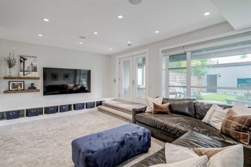 1928 27 Avenue Sw, Calgary, AB - Indoor Photo Showing Living Room