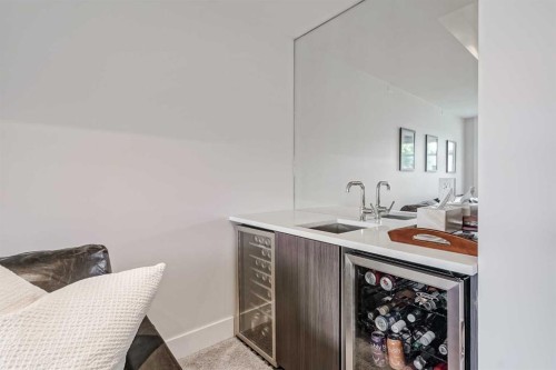 1928 27 Avenue Sw, Calgary, AB - Indoor