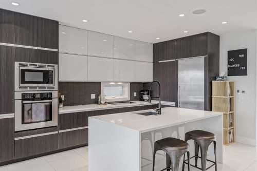 1928 27 Avenue Sw, Calgary, AB - Indoor Photo Showing Kitchen With Upgraded Kitchen