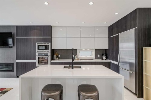 1928 27 Avenue Sw, Calgary, AB - Indoor Photo Showing Kitchen With Upgraded Kitchen