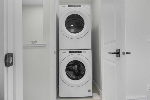 33 Belmont Drive Sw, Calgary, AB - Indoor Photo Showing Laundry Room