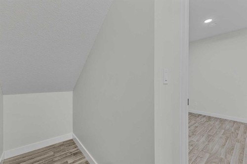 33 Belmont Drive Sw, Calgary, AB - Indoor Photo Showing Other Room