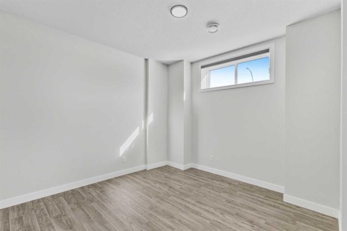 33 Belmont Drive Sw, Calgary, AB - Indoor Photo Showing Other Room