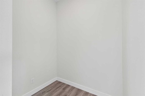 33 Belmont Drive Sw, Calgary, AB - Indoor Photo Showing Other Room