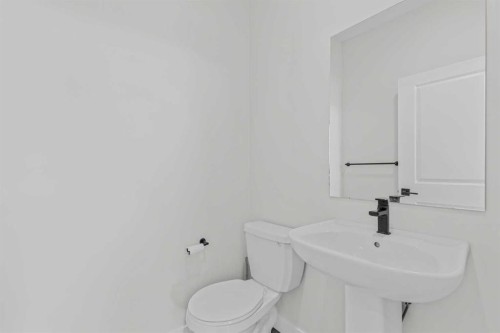 33 Belmont Drive Sw, Calgary, AB - Indoor Photo Showing Bathroom