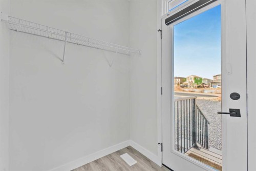33 Belmont Drive Sw, Calgary, AB - Indoor Photo Showing Other Room