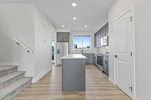33 Belmont Drive Sw, Calgary, AB - Indoor Photo Showing Kitchen With Upgraded Kitchen