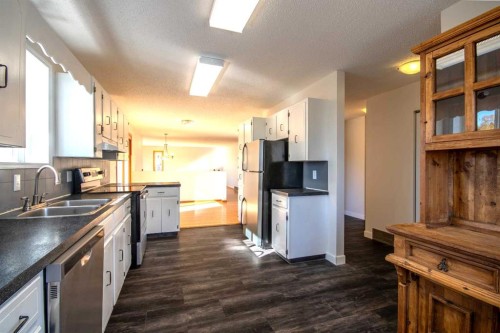 5559 Township Road 320, Rural Mountain View County, AB - Indoor Photo Showing Kitchen With Double Sink