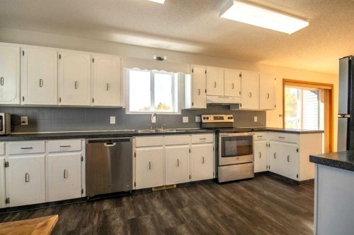 5559 Township Road 320, Rural Mountain View County, AB - Indoor Photo Showing Kitchen