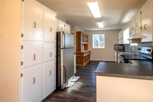 5559 Township Road 320, Rural Mountain View County, AB - Indoor Photo Showing Kitchen
