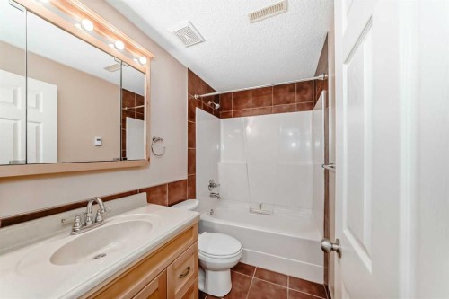 1046 Channelside Way Sw, Airdrie, AB - Indoor Photo Showing Bathroom
