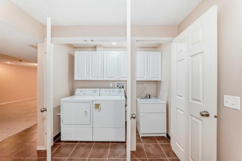 1046 Channelside Way Sw, Airdrie, AB - Indoor Photo Showing Laundry Room