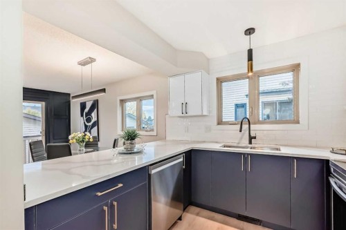 311 Shawnessy Drive Sw, Calgary, AB - Indoor Photo Showing Kitchen With Double Sink With Upgraded Kitchen